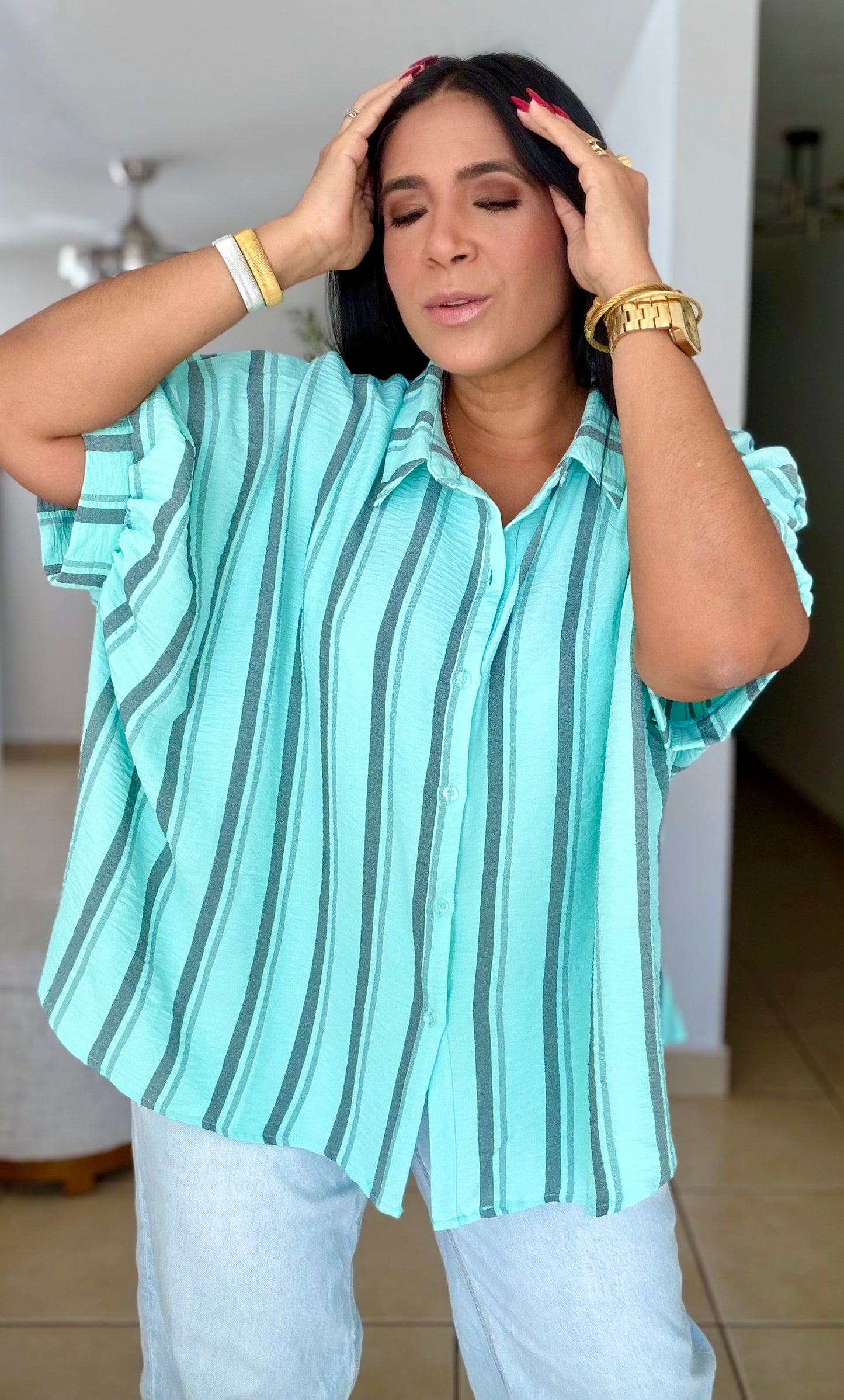 Atarah Mint Blue Vertical Striped Oversized Blusón (único color)