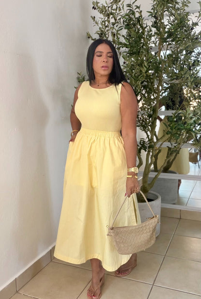 Butter Yellow Luxury Spandex Midi Knit Dress (forrito debajo suelto y tiene bolsillos)