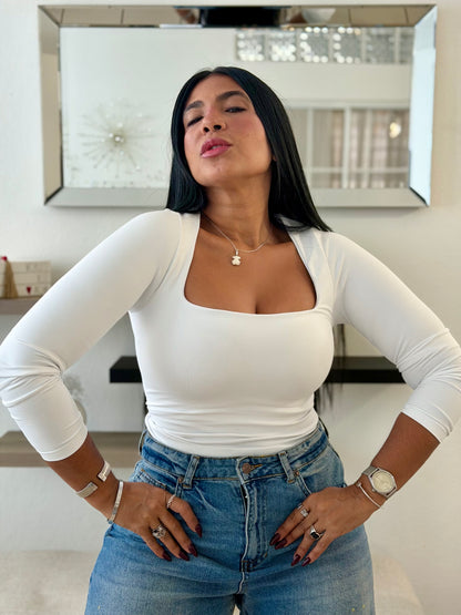 Dynamic Luxe White Premium Spandex White Top (color blanco y tiene cobertura para el àrea de busto) calidad faja. Long sleeve (SOLD OUT GRACIAS)