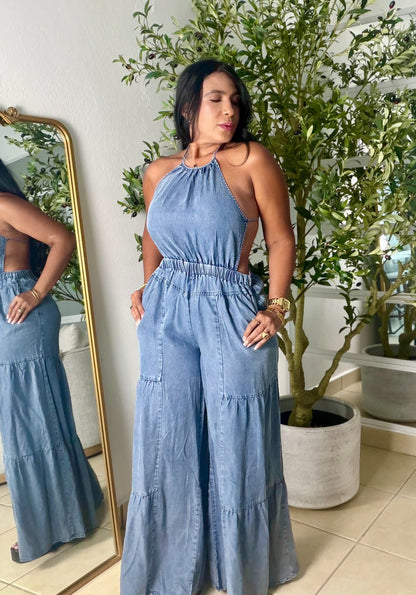 Cut-Out Denim Liviano Jumpsuit expandible y ajustable. No zipper ni botones. Tiene bolsillos