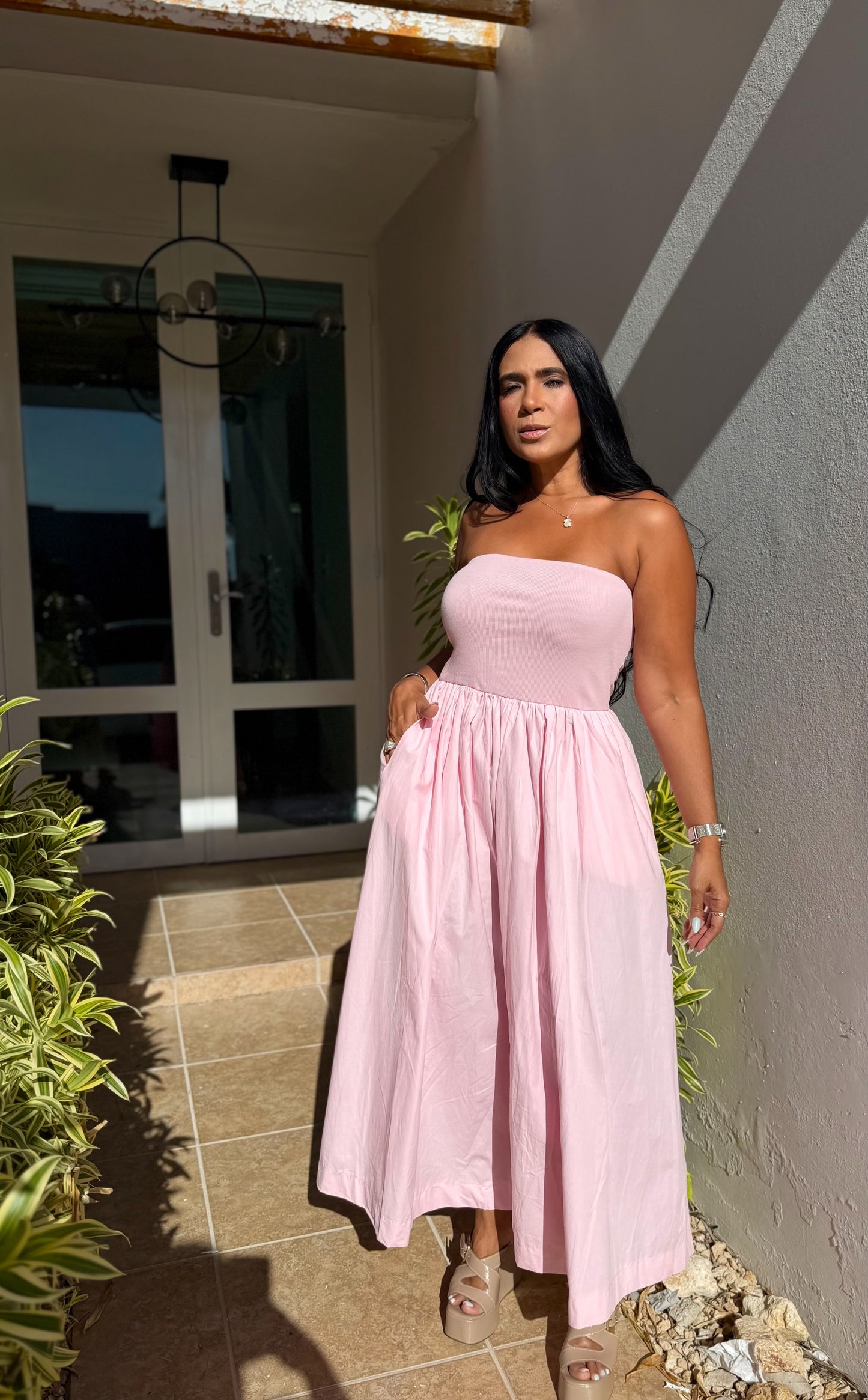 Stunning Pink Tube Spandex Midi Dress (demasiado bello!!) tiene bolsillos. No zipper ni botones