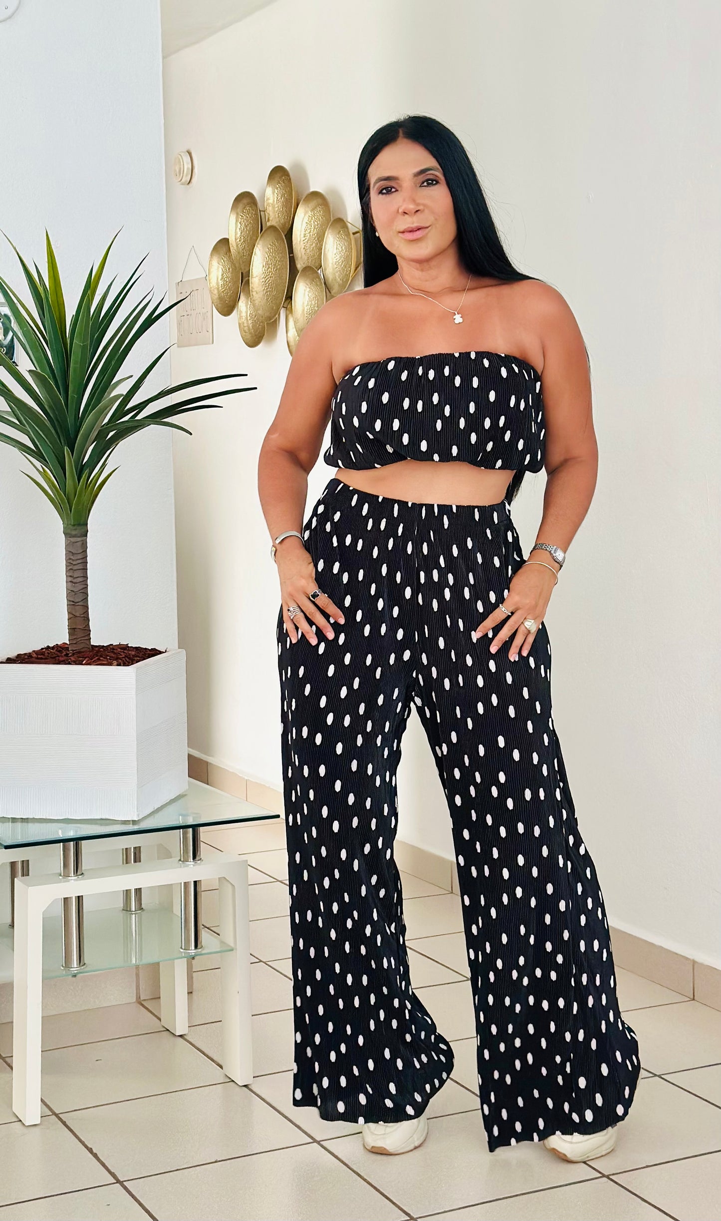Set Polka Dots Mega Spandex y Mega bello ( tiene bolsillos y es bien suelto) puedes bajarle una talla) no zipper ni botones