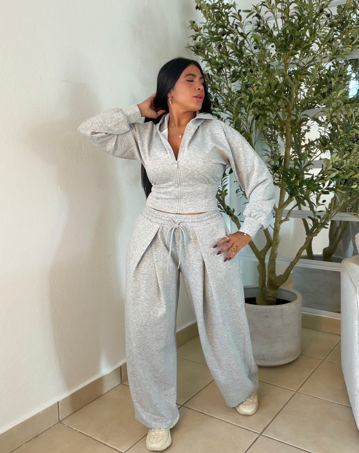 The Luxe Gray Mega Premium Baggy Pants Set Spandex. Tiene bolsillos. La calidad y comodidad es a otro nivel! Color gris claro de lujo y de viajes es perfecto