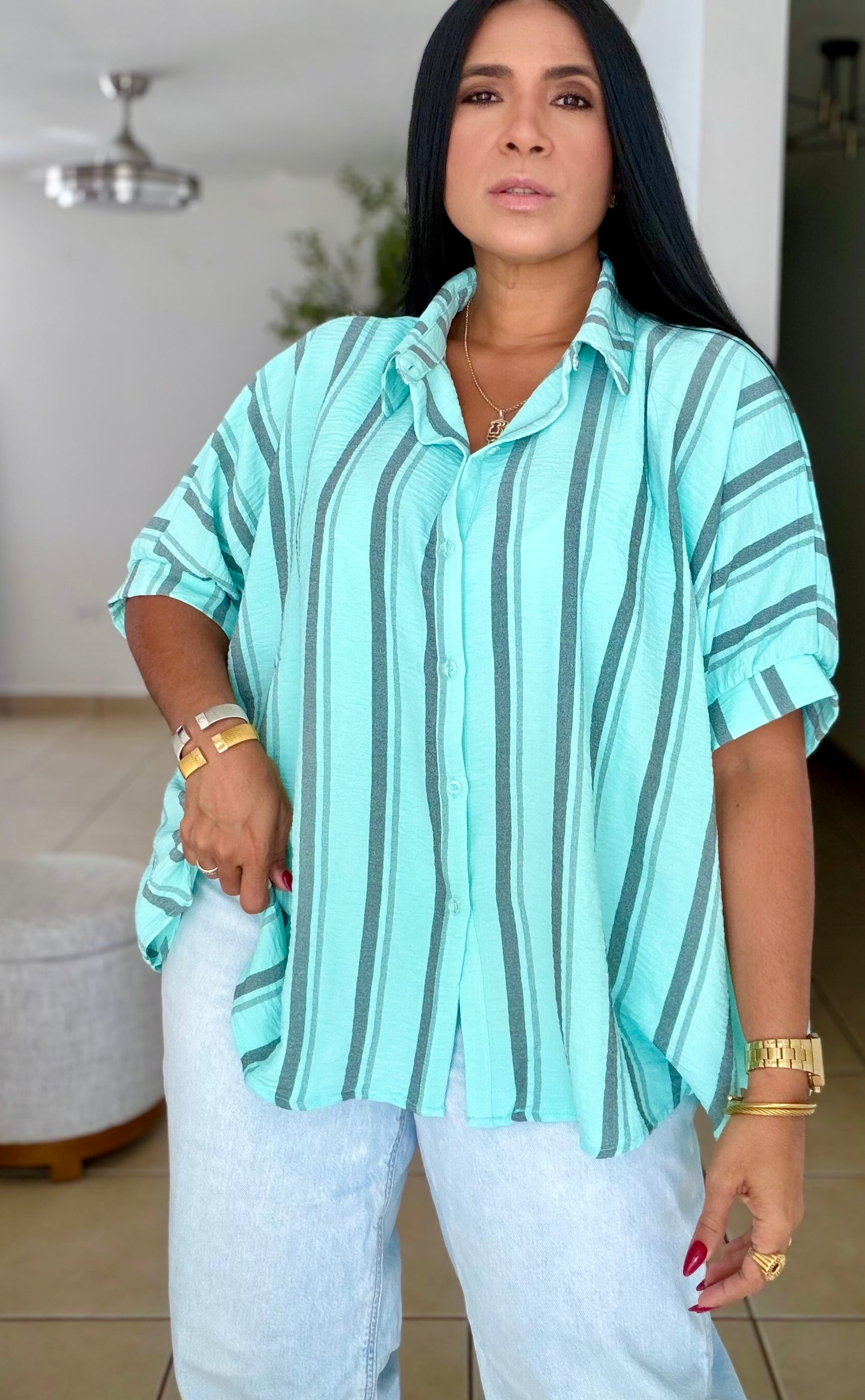 Atarah Mint Blue Vertical Striped Oversized Blusón (único color)