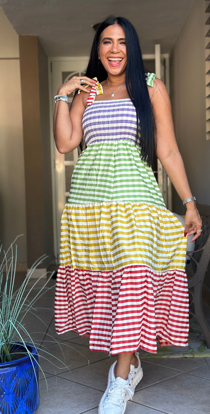 Los Colores Expandible y Bellooo Dress (ajustable en manguillos) ponle un top de manguitas cortas también