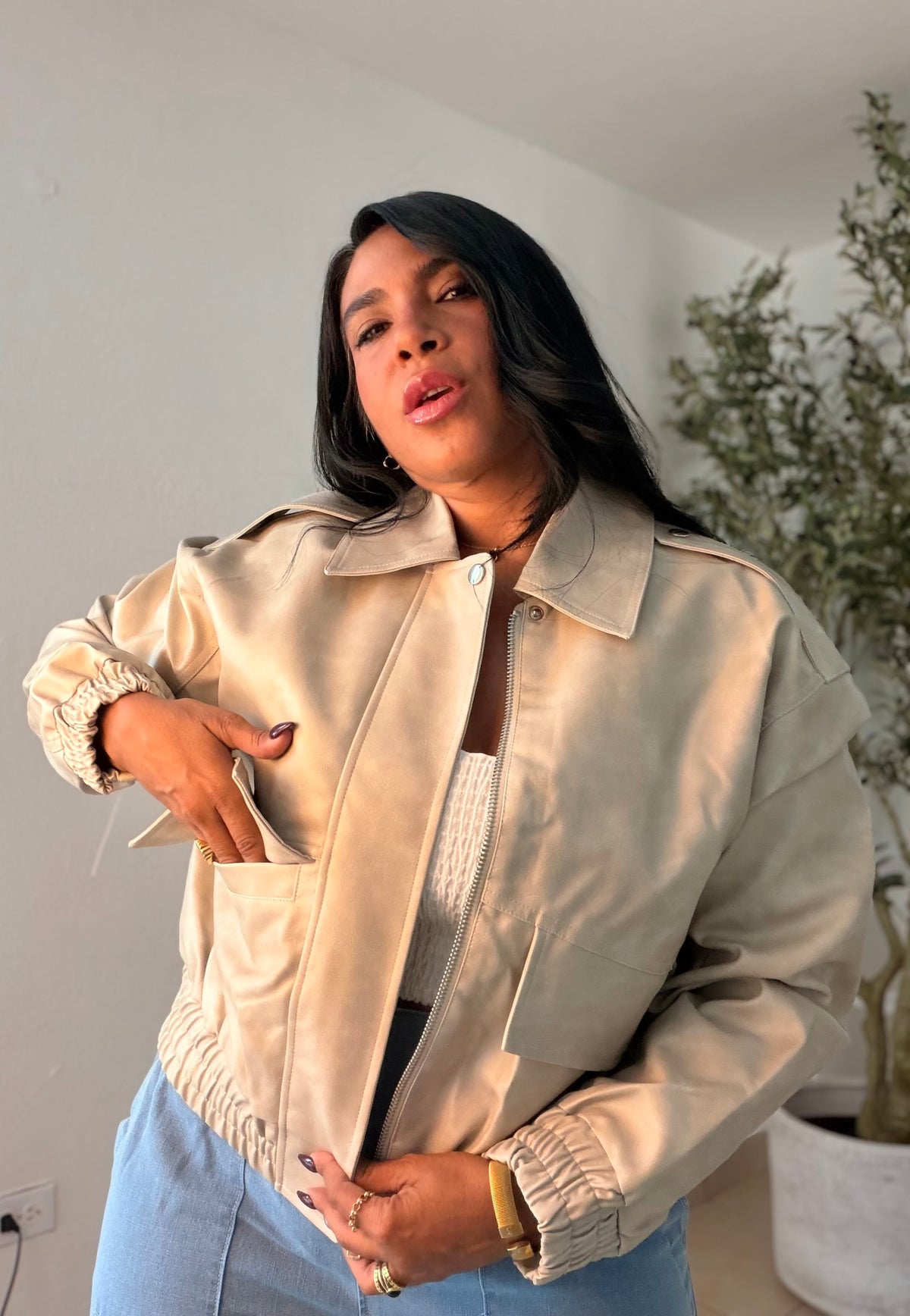 Chaqueta Ecru Beige Marmoleado de Mega Lujo! Oversized Style Expandible. Cómoda y tiene bolsillos.  Leather