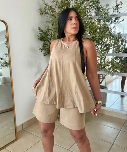 De Lujo Bien Expandible Bermuda Pants y Peplum BEIGE TAUPÈ CUBRIDOR (tiene bolsillos) no zipper no botones. Oversized (SOLD) 100% cotton
