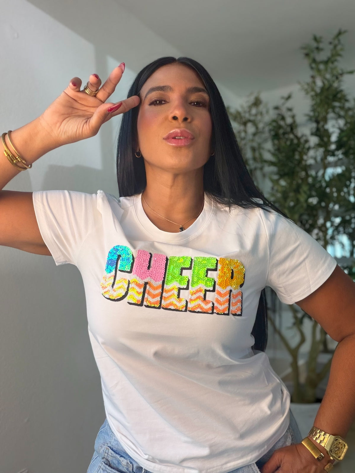 Cheers White and Multicolor Shirt Top Premium (Camisa Premium Blanca con Logo de cheers en colores) suelta y expandible (100% cotton)