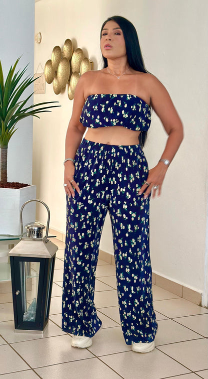 Navy Blue Flowers Spandex Set (bien expandible.  (Puedes bajarle una talla)