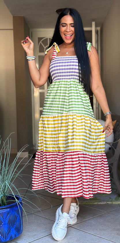 Los Colores Expandible y Bellooo Dress (ajustable en manguillos) ponle un top de manguitas cortas también