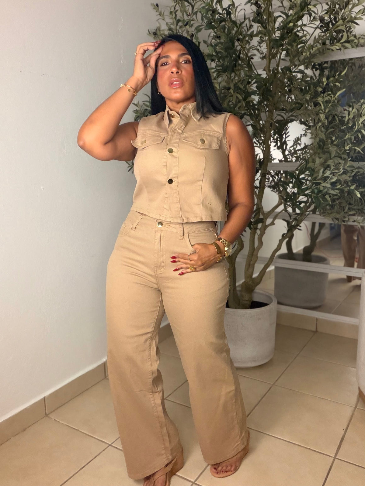 “Juanas” Mocha Beige Spandex Set Vest top y pantalòn . Simula denim (bien expandible) ùnico color y cubridor total. Mega còmodo (SOLD OUT GRACIAS)