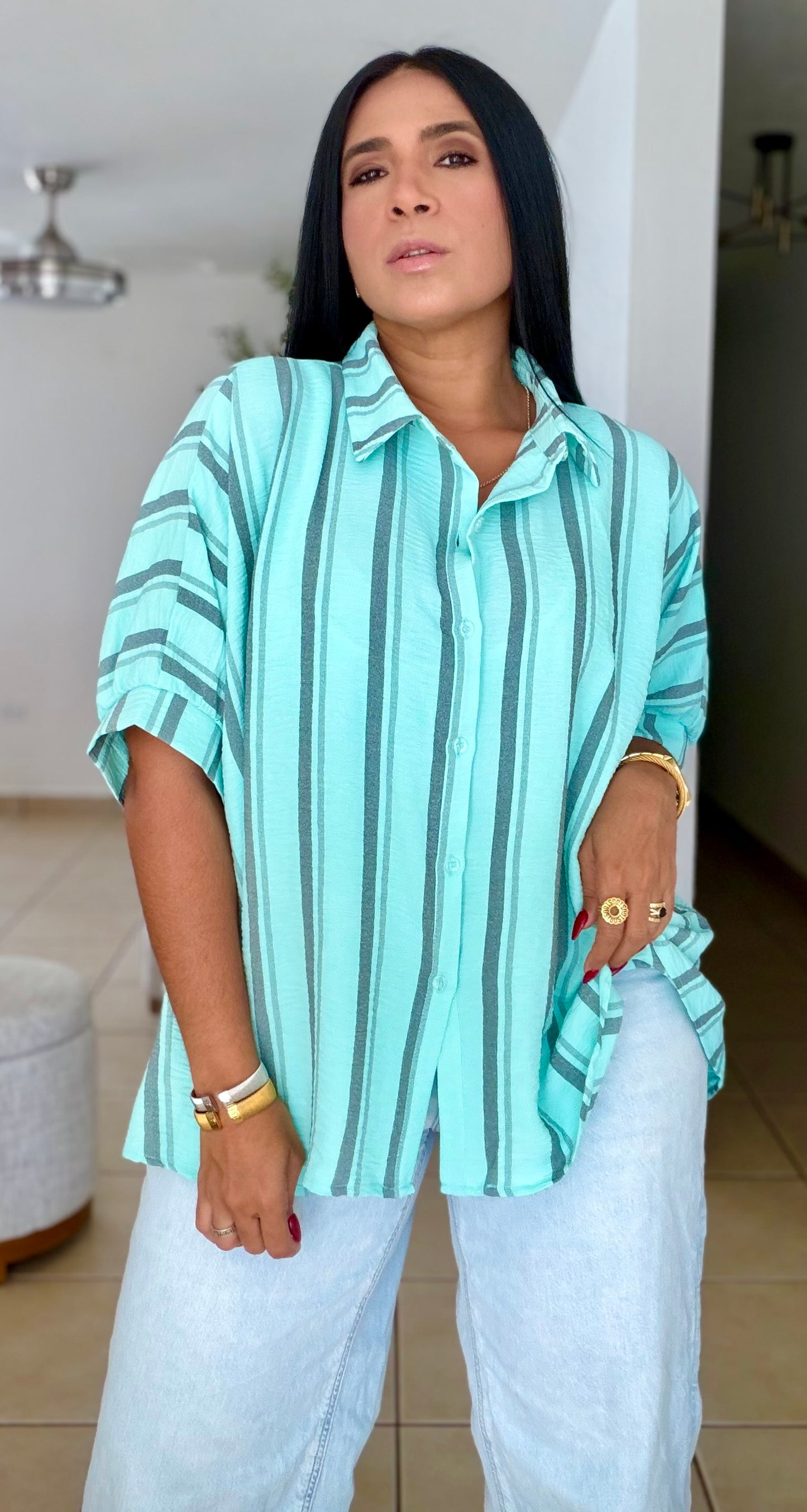 Atarah Mint Blue Vertical Striped Oversized Blusón (único color)