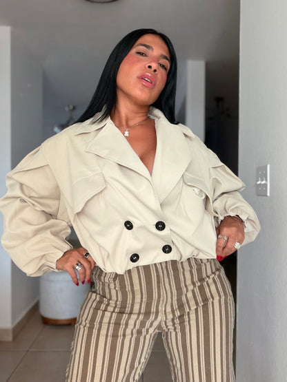 De Lujo Beige Spandex Blazer (jacket) con bolsillos y botones.  Oversized