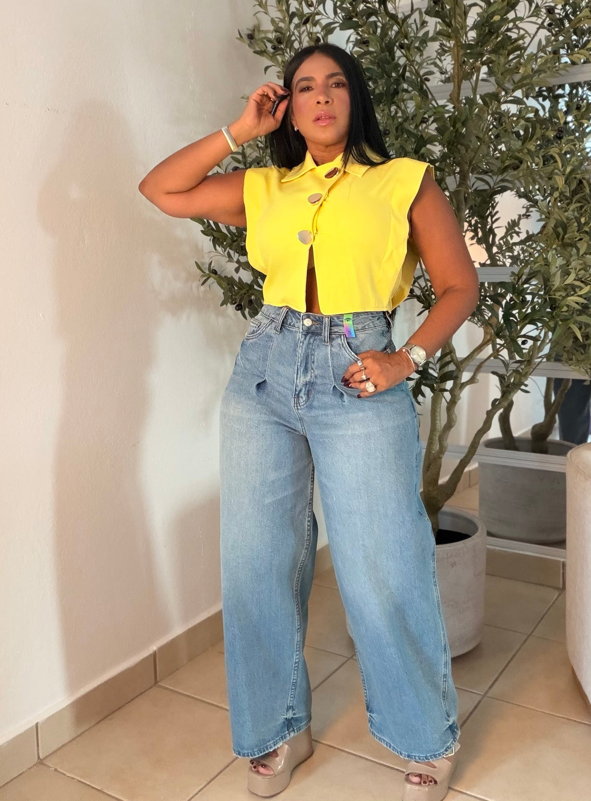 Luxury Top Amarilla con Botones Dorados