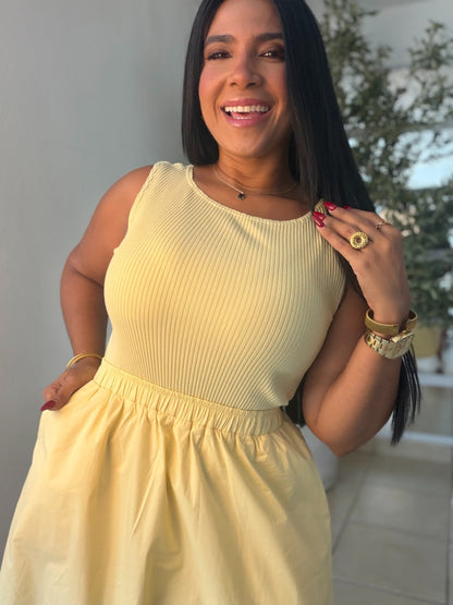 Butter Yellow Luxury Spandex Midi Knit Dress (forrito debajo suelto y tiene bolsillos)