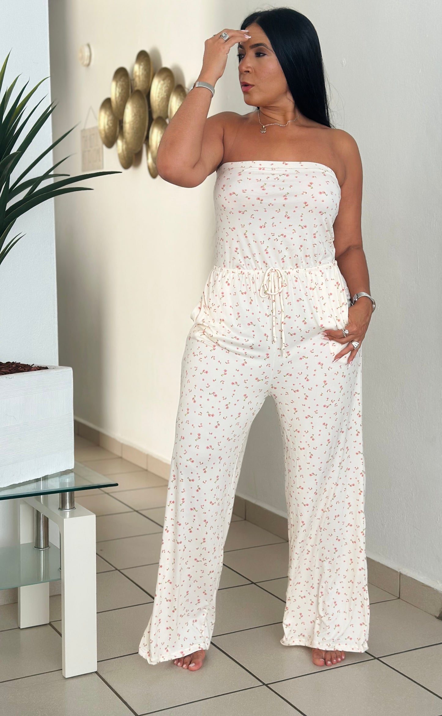 Comfy Beige Spandex Wide Keg Jumpsuit (detalles florecitas)