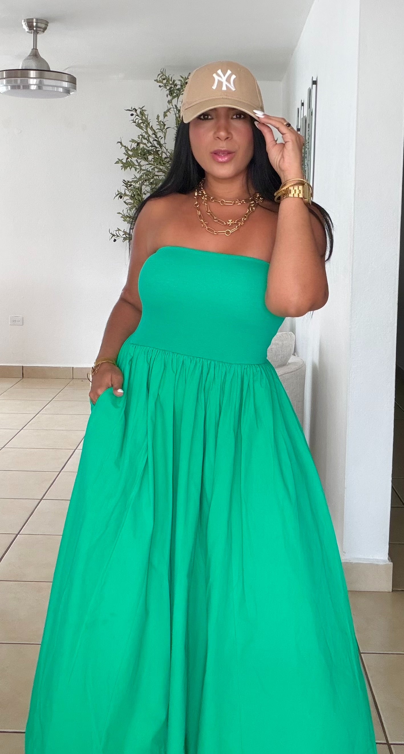 Stunning Green Tube Spandex Midi Dress (demasiado bello!!) tiene bolsillos. No zipper ni botones