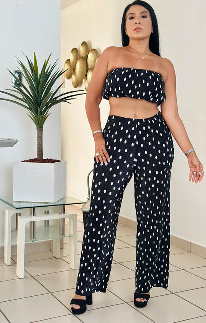 Set Polka Dots Mega Spandex y Mega bello ( tiene bolsillos y es bien suelto) puedes bajarle una talla
