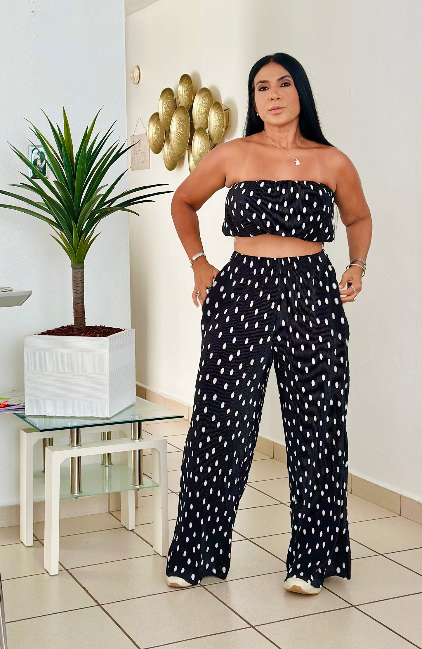 Set Polka Dots Mega Spandex y Mega bello ( tiene bolsillos y es bien suelto) puedes bajarle una talla) no zipper ni botones