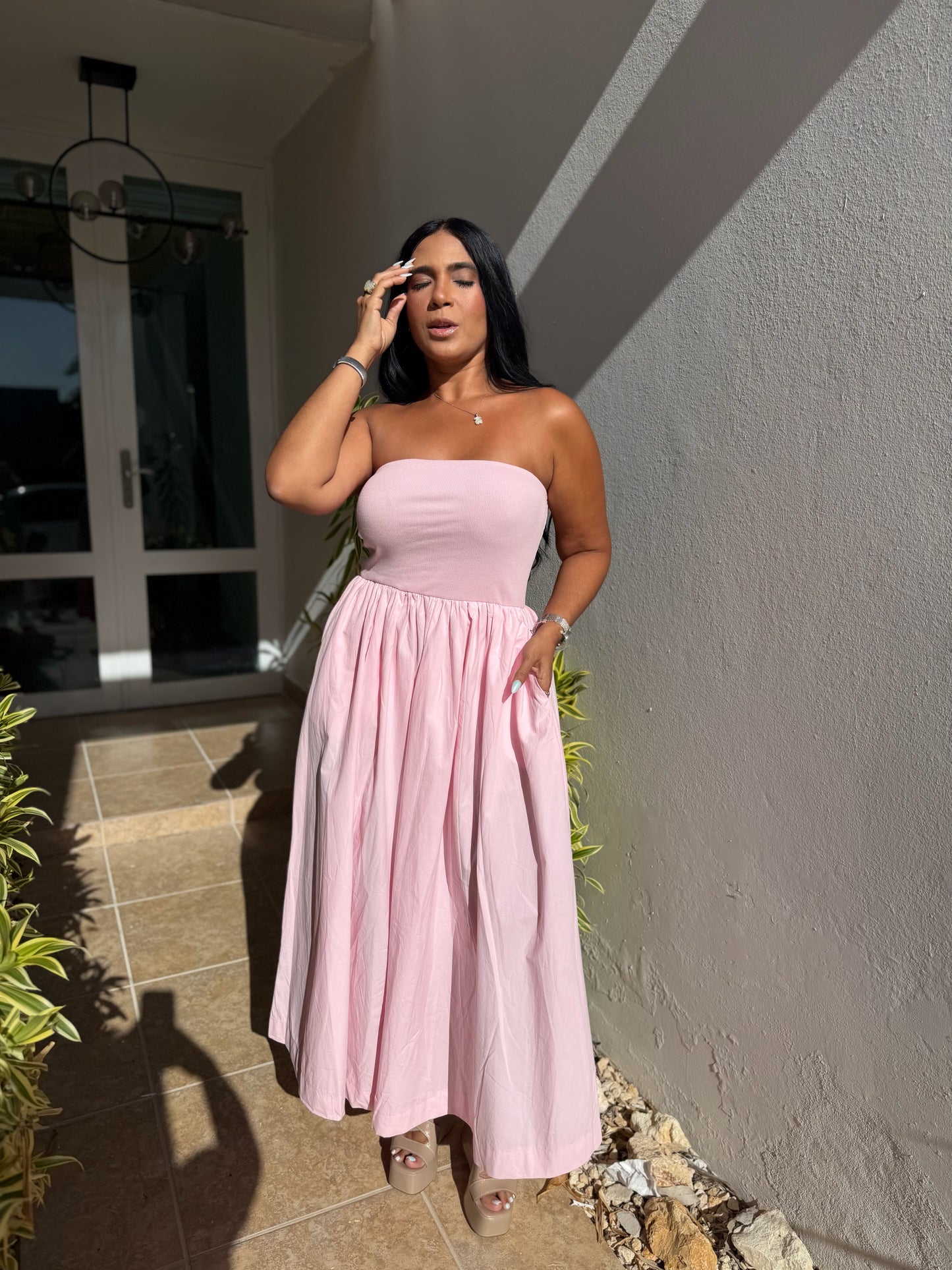 Stunning Pink Tube Spandex Midi Dress (demasiado bello!!) tiene bolsillos. No zipper ni botones