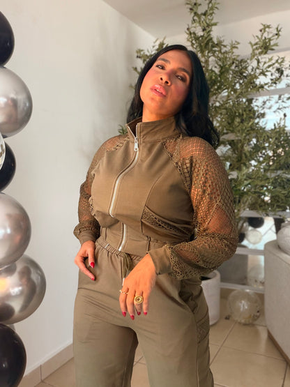 Luxe 💯 cotton Spandex Olive Green Travel Set with lace (tiene bolsillos y único color de infarto) verde olivo