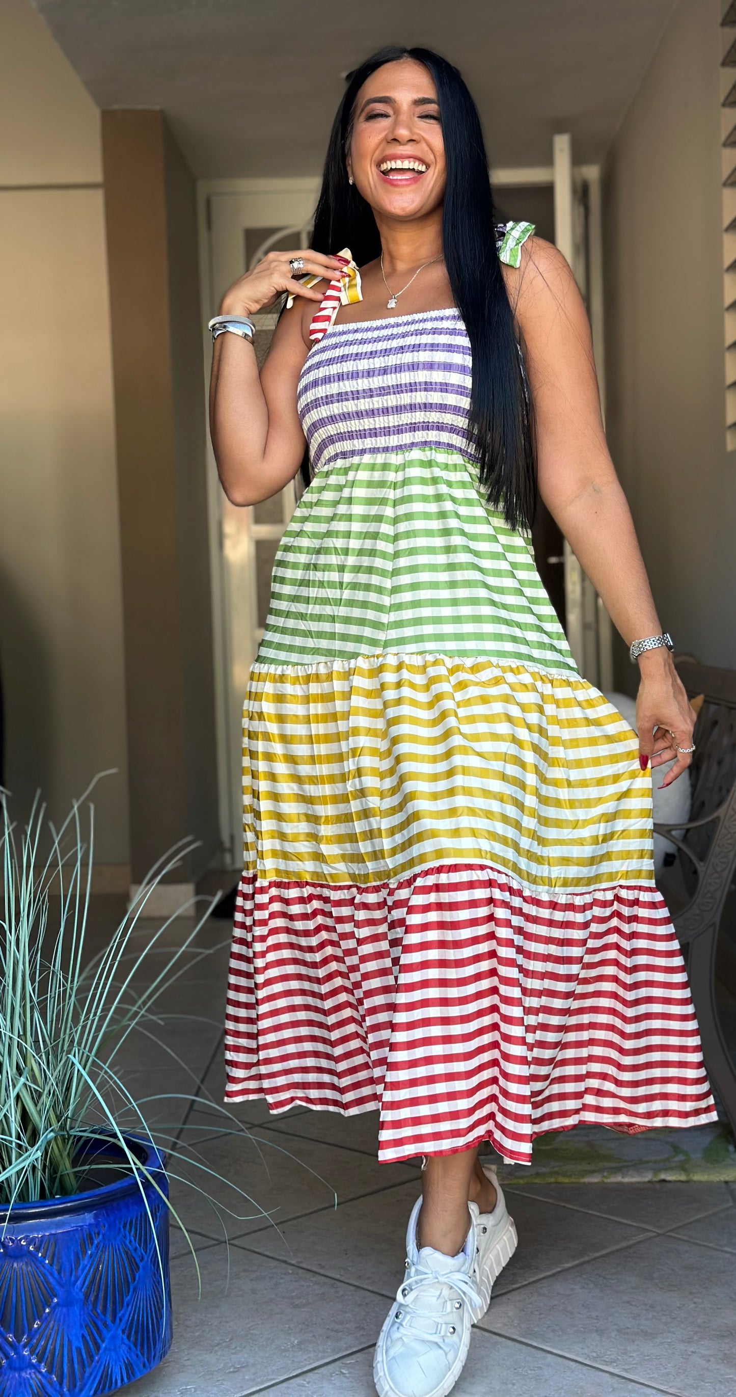 Los Colores Expandible y Bellooo Dress (ajustable en manguillos) ponle un top de manguitas cortas también