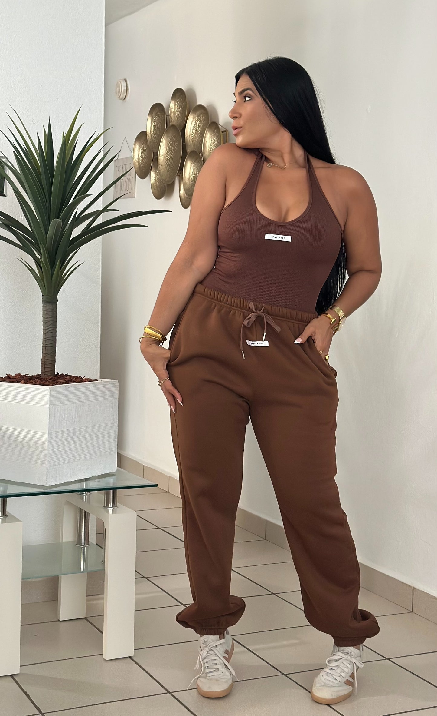 November Brown Chocó Spandex Bodysuit & Jogger Set (para viajar es perfecto)