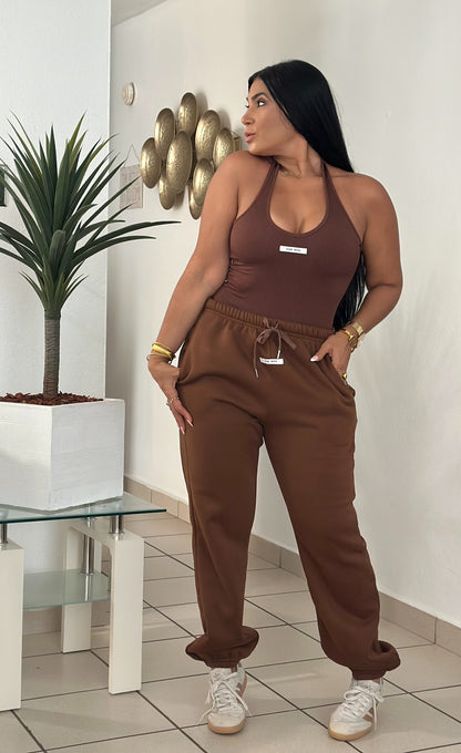 November Brown Chocó Spandex Bodysuit & Jogger Set (para viajar es perfecto)