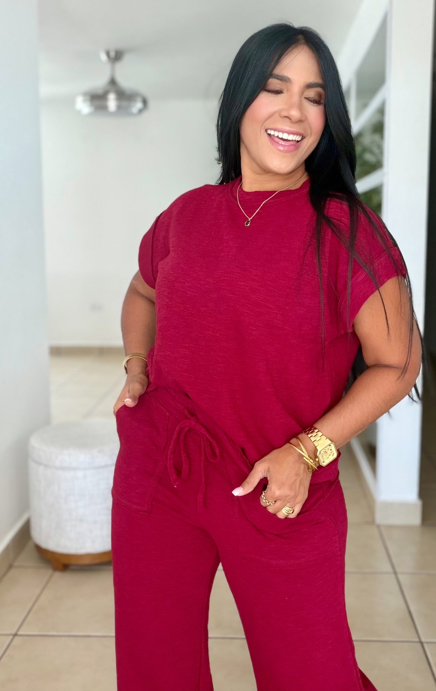 Outfits Set Red  Luxe Travel Spandex Comfy Set (tiene bolsillos y no zipper ni botones) Conjunto de dos piezas (SOLD OUT)