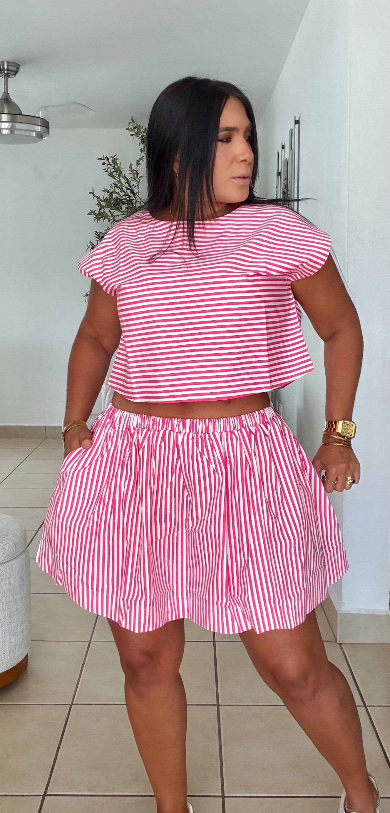 Mía Pink Striped Luxe Soandex Total Top and Skirt Ser (tiene bolsillos) SOLD OUT