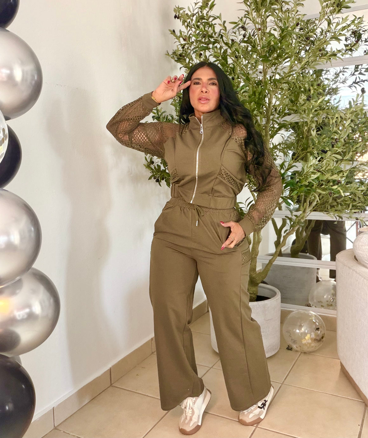 Luxe 💯 cotton Spandex Olive Green Travel Set with lace (tiene bolsillos y único color de infarto) verde olivo
