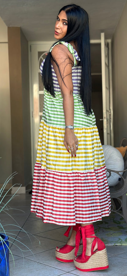 Los Colores Expandible y Bellooo Dress (ajustable en manguillos) ponle un top de manguitas cortas también