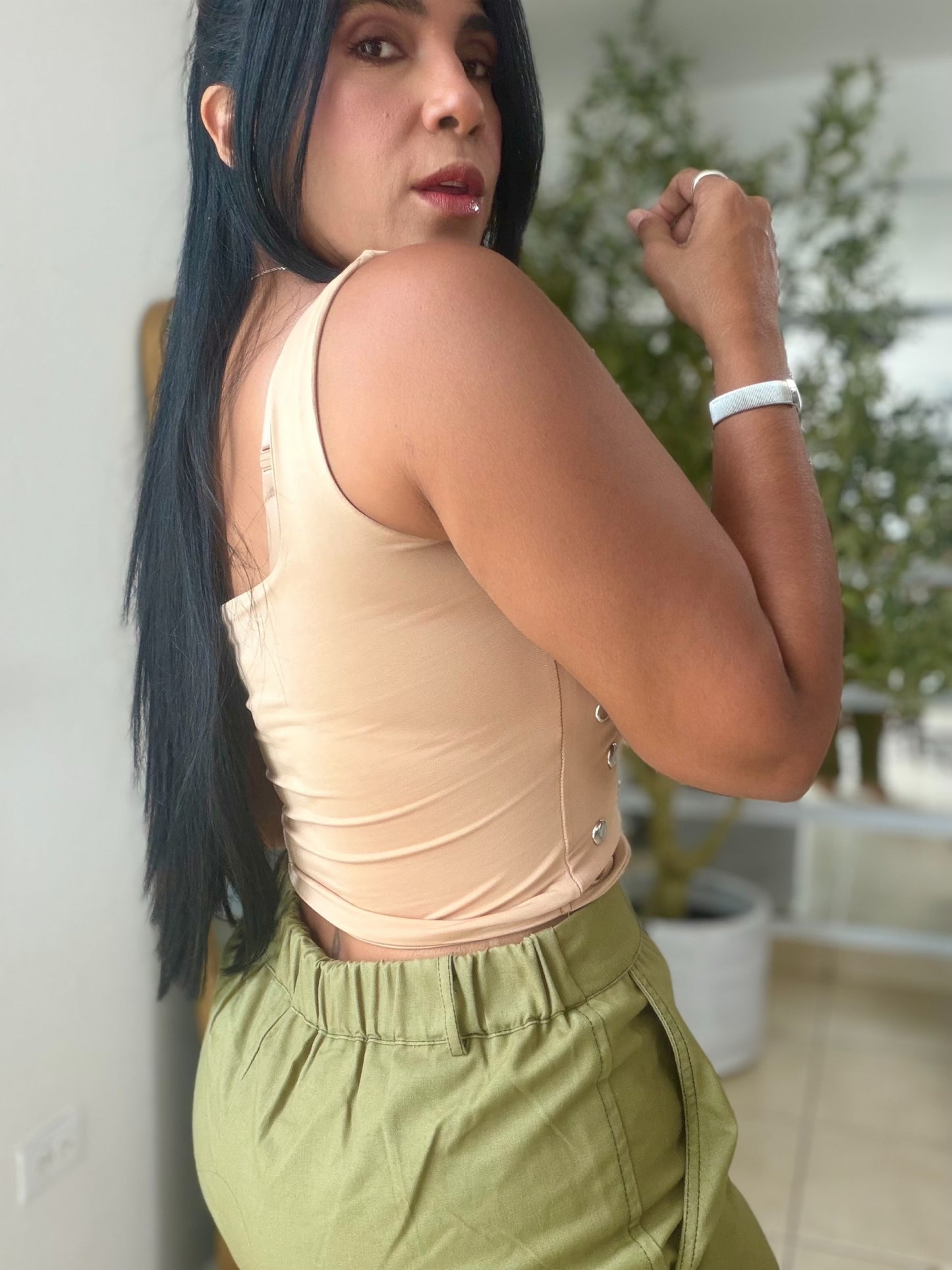 Beige Nude Spandex Top Con Metales fijos (por dentro es lisa) SOLD OUT