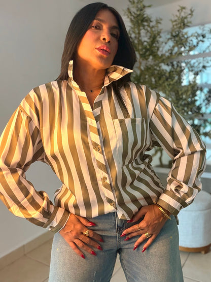 Lujo Sin esfuerzo Blusa Verde Olivo y Crema Beige. Suelta y ajustable a tu gusto. Diseño a rayas (SOLD)