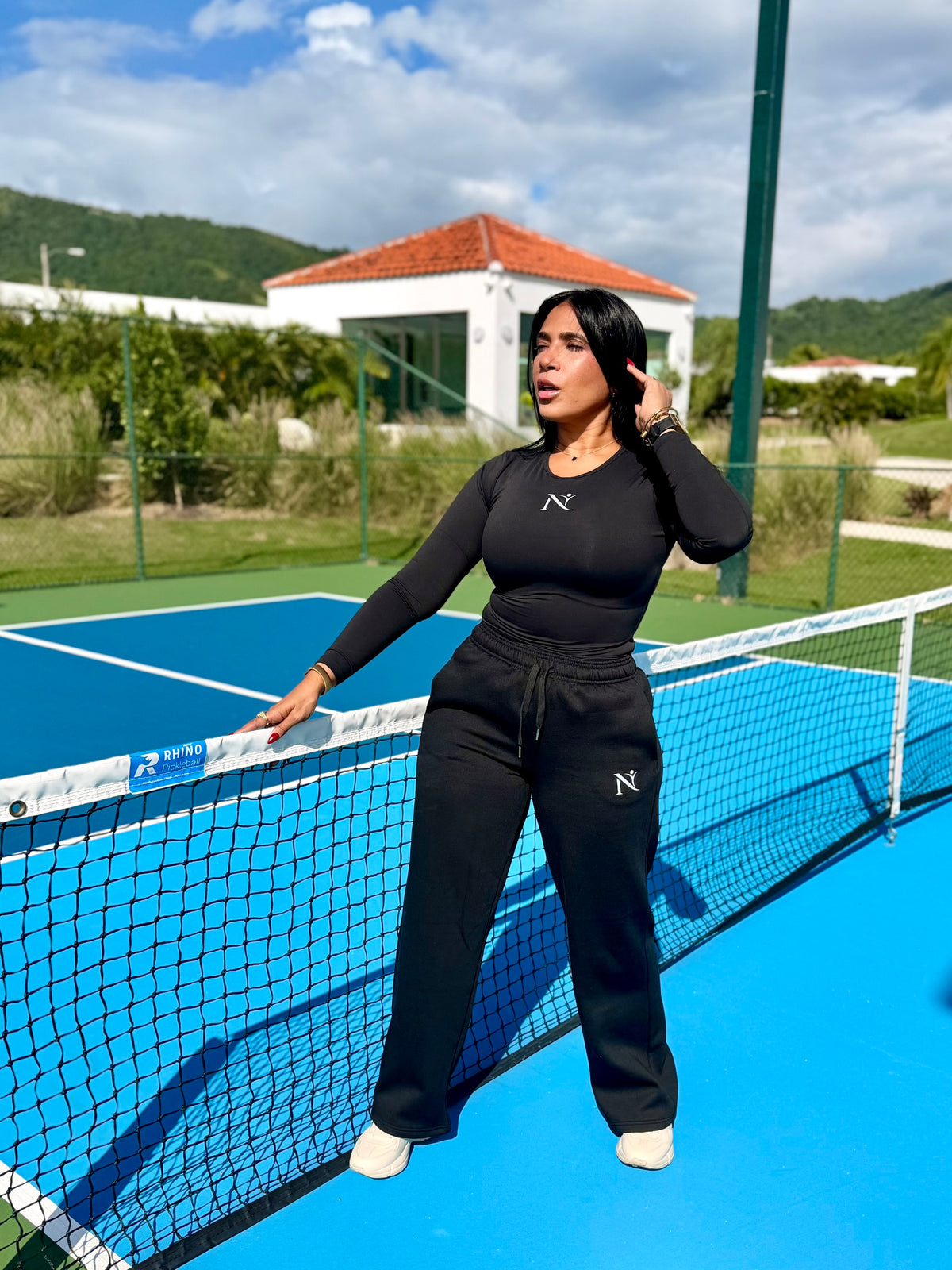 Blacky Luxe Nűra Top and Wise Leg Pants Set Spandex. Calidad Premium y tiene bolsillos
