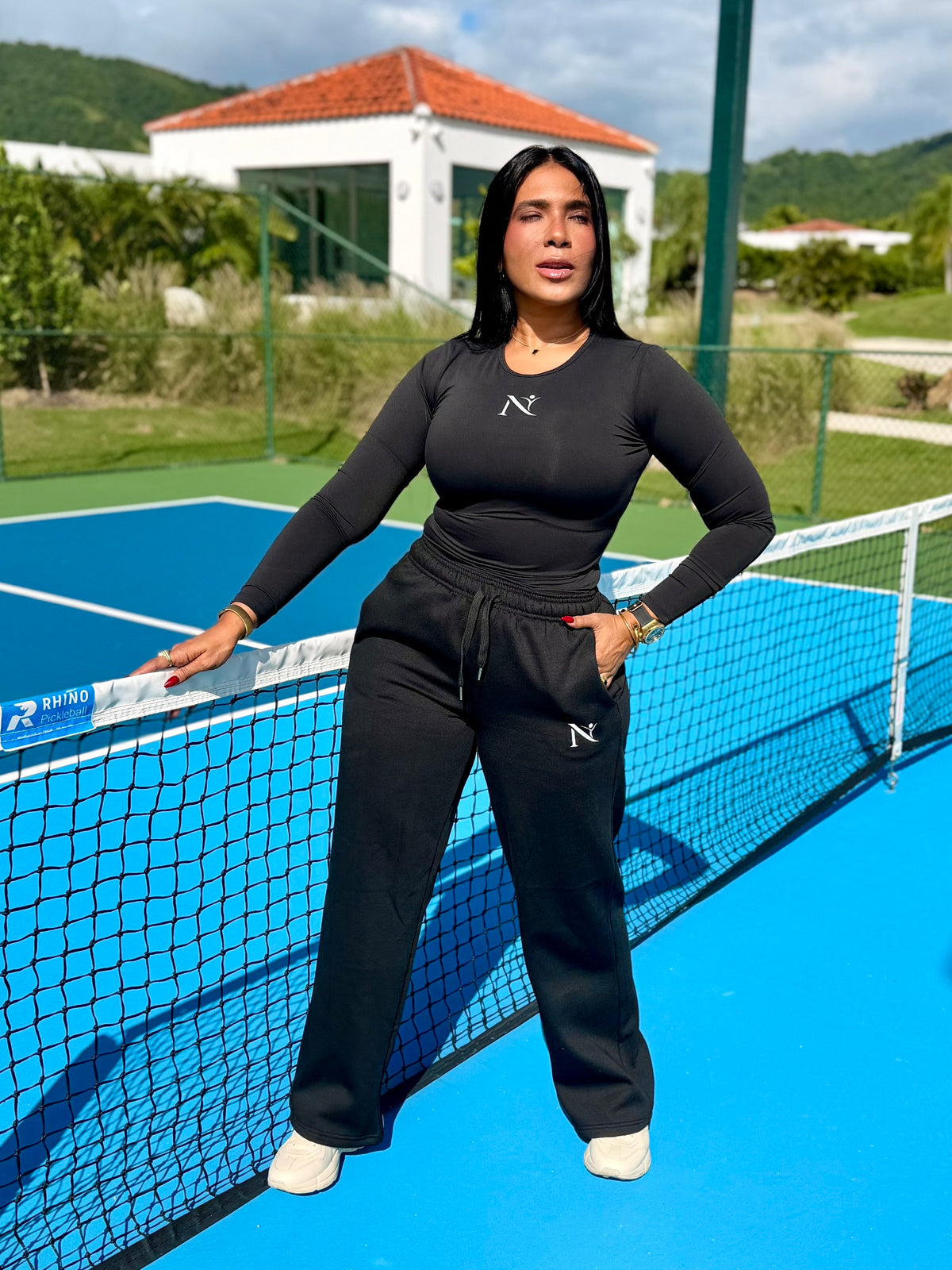 Blacky Luxe Nűra Top and Wise Leg Pants Set Spandex. Calidad Premium y tiene bolsillos
