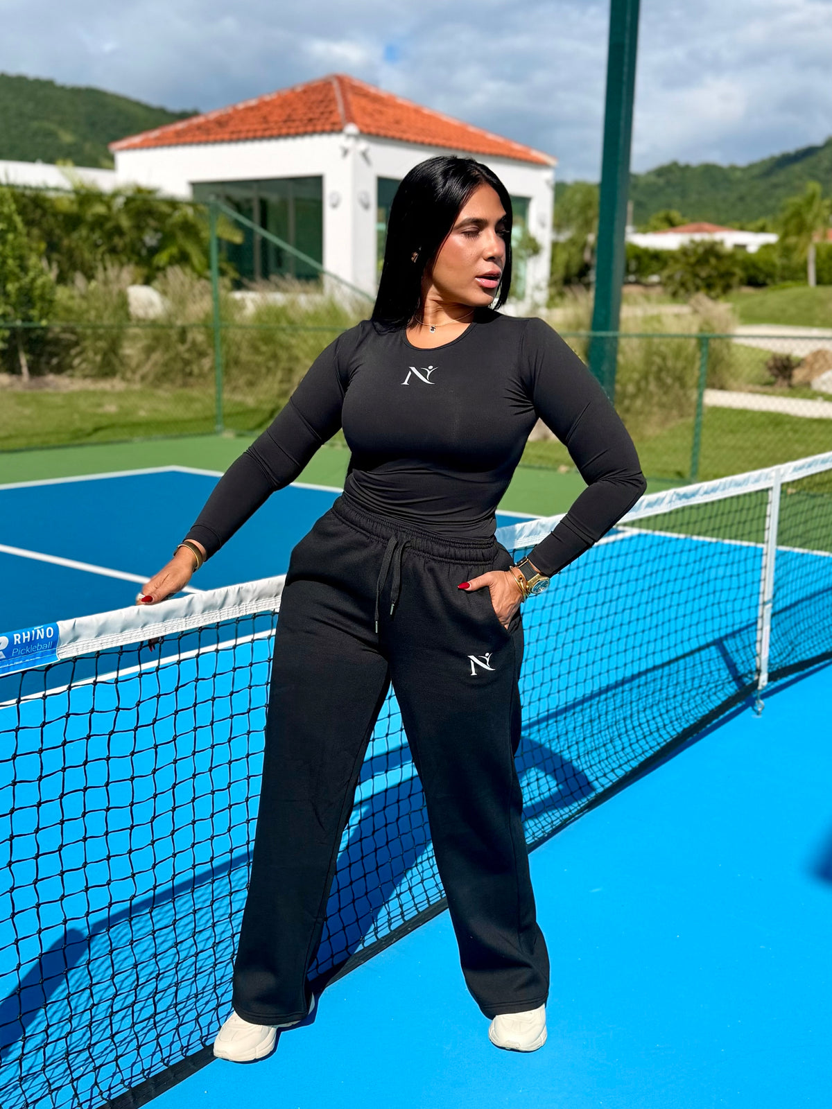Blacky Luxe Nűra Top and Wise Leg Pants Set Spandex. Calidad Premium y tiene bolsillos