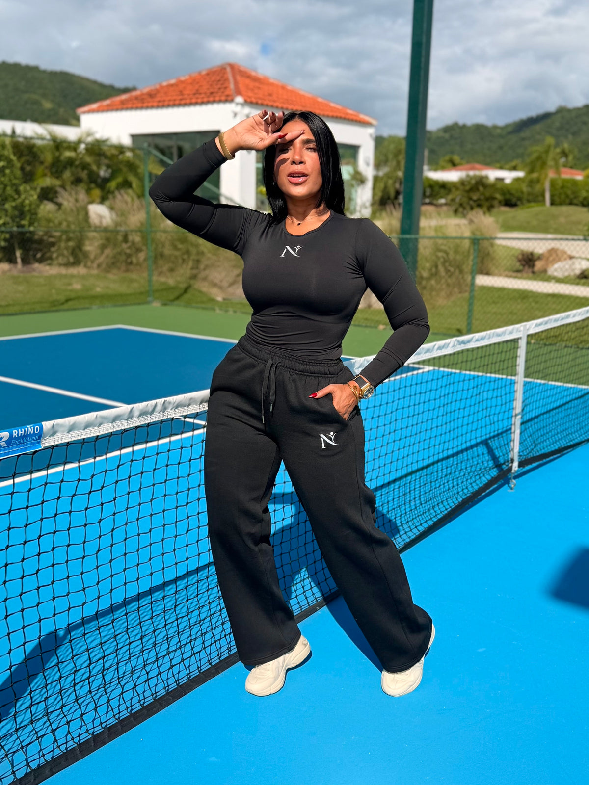 Blacky Luxe Nűra Top and Wise Leg Pants Set Spandex. Calidad Premium y tiene bolsillos