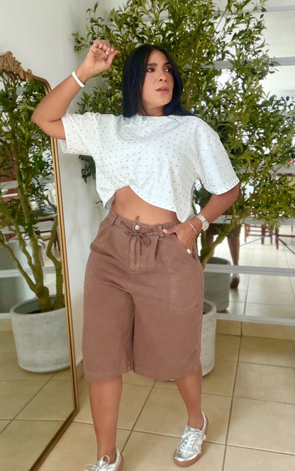 Un pantalòn bermuda para llwvarlo por todo el año
