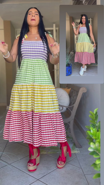 Los Colores Expandible y Bellooo Dress (ajustable en manguillos) ponle un top de manguitas cortas también